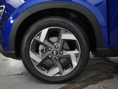 Certified 2025 Hyundai Venue Limited FWD image 28