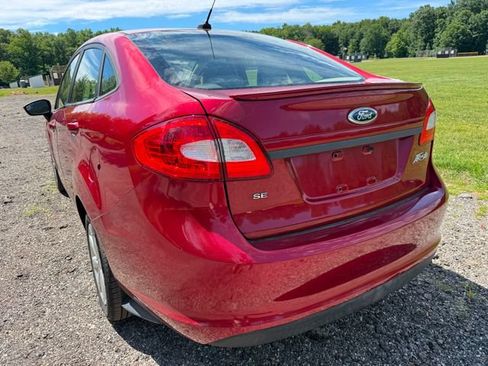 Used 2013 Ford Fiesta SE FWD image 3