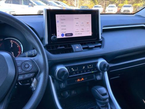 Used 2024 Toyota RAV4 LE image 7