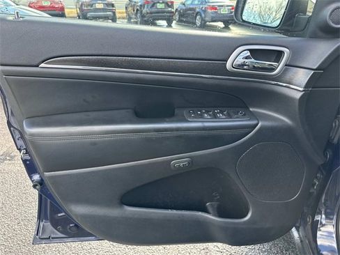 Used 2018 Jeep Grand Cherokee Limited image 16