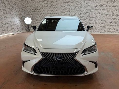 Used 2019 Lexus ES 300h FWD image 2