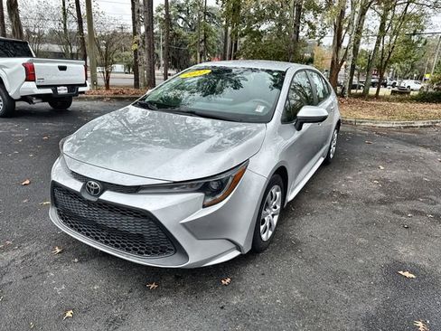 Used 2022 Toyota Corolla LE image 1