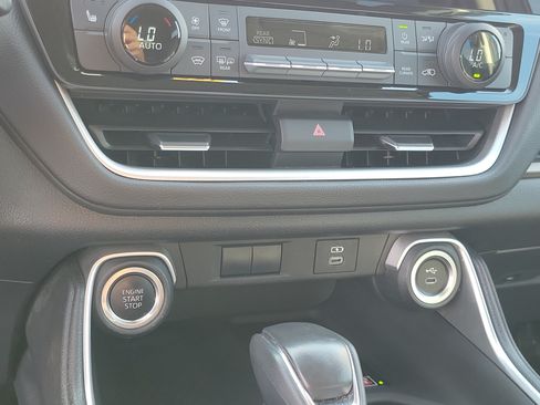Used 2024 Toyota Grand Highlander AWD image 27
