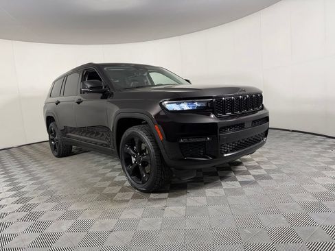 Certified 2023 Jeep Grand Cherokee L Limited w/ Luxury Tech Group II RWD image 3