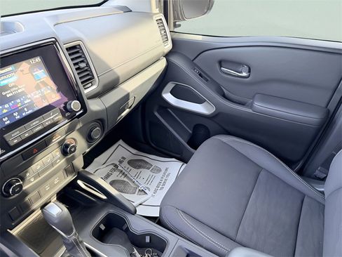 Used 2022 Nissan Frontier SV image 30