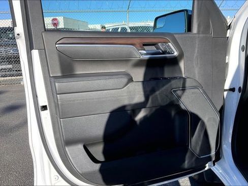 Used 2025 GMC Sierra 1500 SLT AWD/4WD image 18