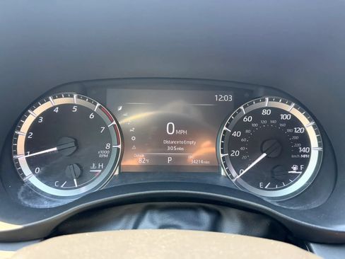Used 2023 Toyota Highlander XLE AWD/4WD image 16
