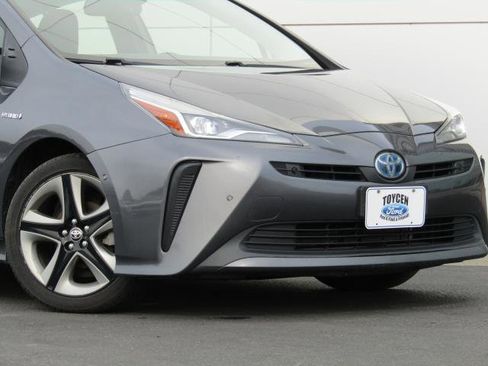 Used 2021 Toyota Prius XLE image 4