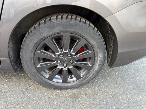 Used 2011 Toyota Sienna XLE image 27