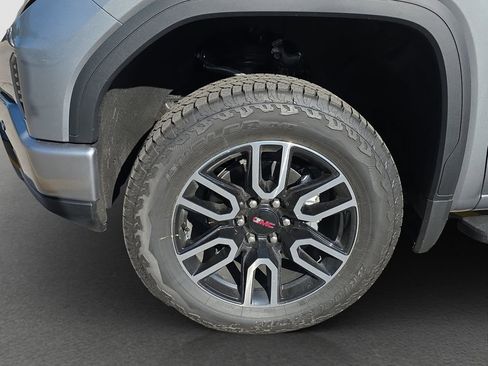 New 2026 GMC Sierra 1500 AT4 w/ AT4 Premium Package AWD/4WD image 4