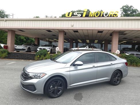 Used 2024 Volkswagen Jetta SE w/ Panoramic Sunroof Package FWD image 5