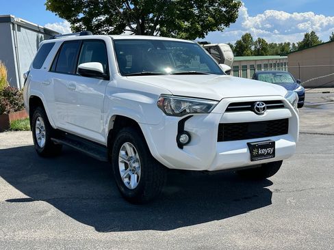 Used 2020 Toyota 4Runner SR5 AWD/4WD image 14