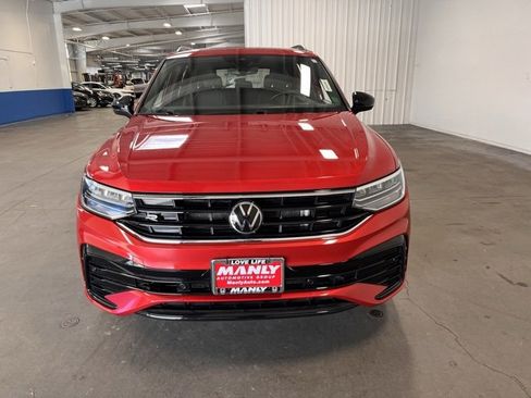 Used 2024 Volkswagen Tiguan SE R-Line image 8