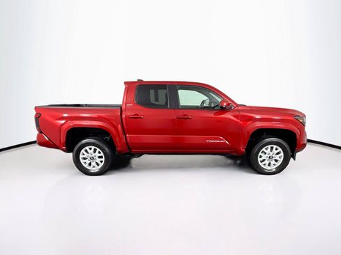 Certified 2025 Toyota Tacoma SR5 AWD/4WD image 10