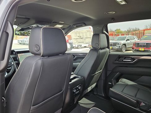 New 2026 GMC Yukon Elevation image 9