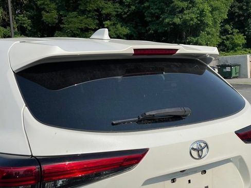 Used 2021 Toyota Highlander LE AWD/4WD image 35