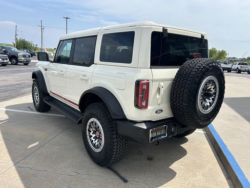 New 2026 Ford Bronco Outer Banks w/ Sasquatch Package AWD/4WD image 3