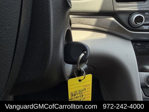 Used 2020 Hyundai Elantra SE FWD image 22