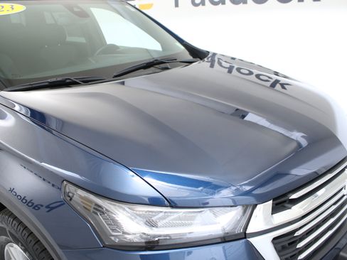 Used 2023 Chevrolet Traverse LT FWD image 12
