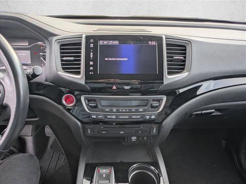 Used 2018 Honda Pilot Touring image 11