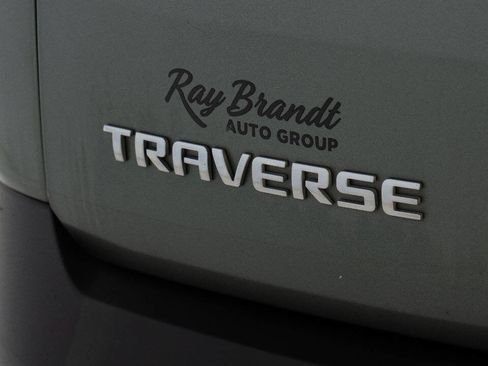 Used 2022 Chevrolet Traverse LT FWD image 14