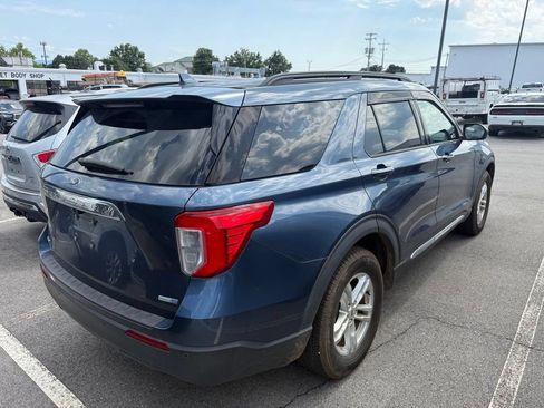 Used 2020 Ford Explorer XLT w/ Comfort Package AWD/4WD image 3