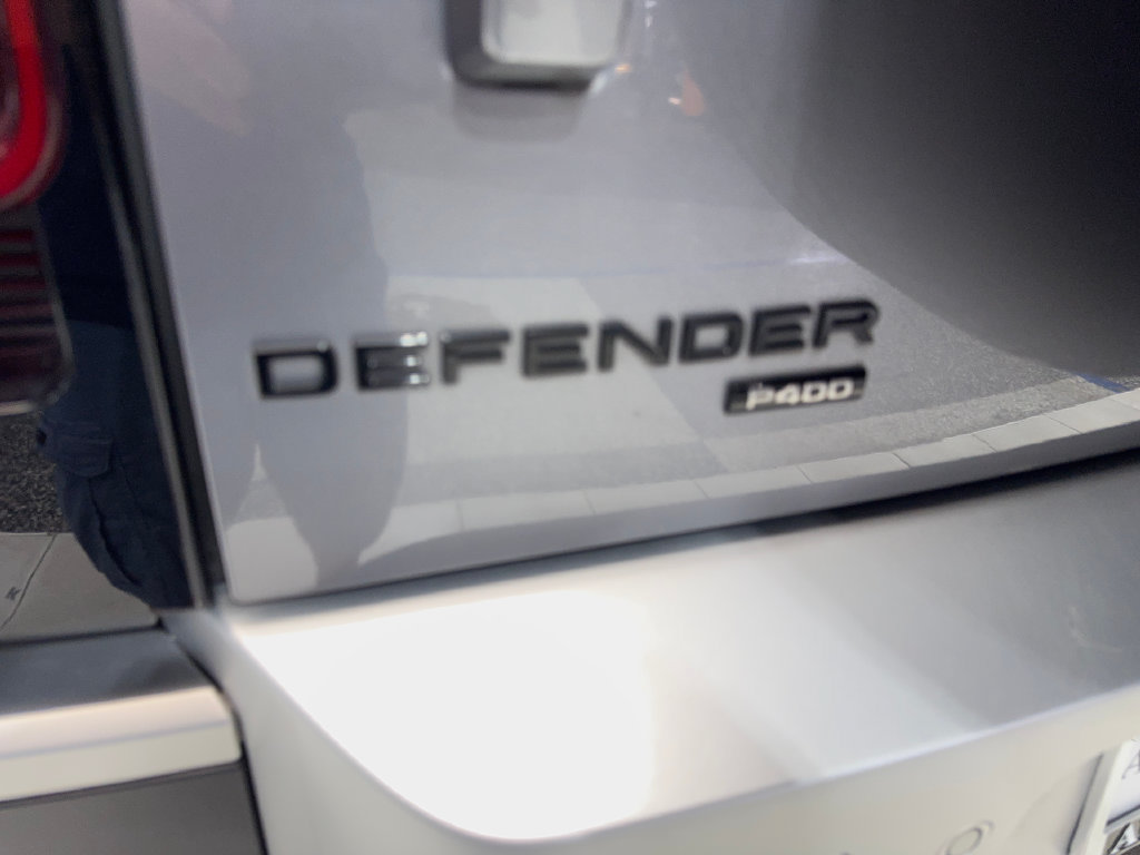 Used 2023 Land Rover Defender 110 SE AWD/4WD image 23