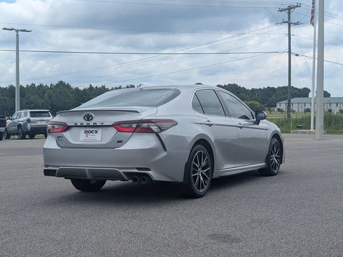 Used 2024 Toyota Camry SE FWD image 5