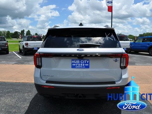 New 2026 Ford Explorer Active RWD image 4