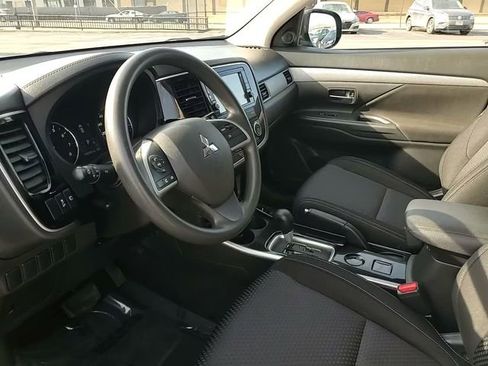 Used 2018 Mitsubishi Outlander ES image 9