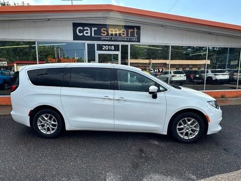 Used 2023 Chrysler Voyager LX FWD image 8