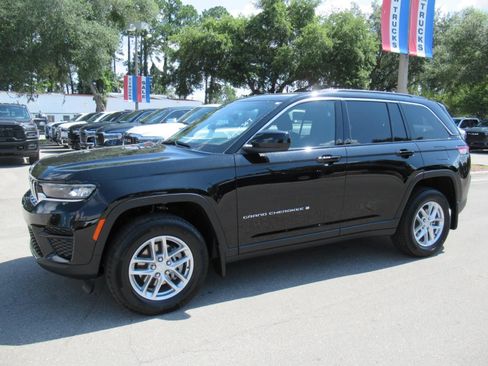 New 2026 Jeep Grand Cherokee Laredo w/ MOPAR Finishing Package RWD image 4