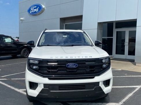 New 2025 Ford Expedition Active image 2