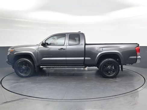 Used 2016 Toyota Tacoma SR5 w/ SR5 Appearance Package (SN) AWD/4WD image 9