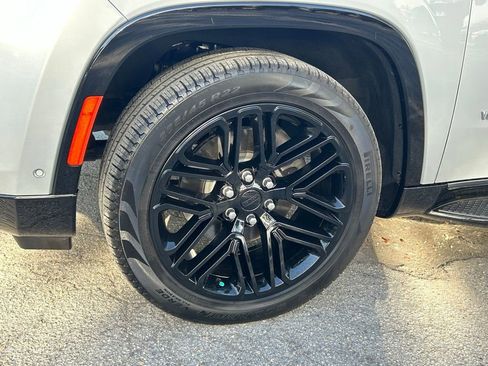 Certified 2024 Jeep Wagoneer L Base image 29