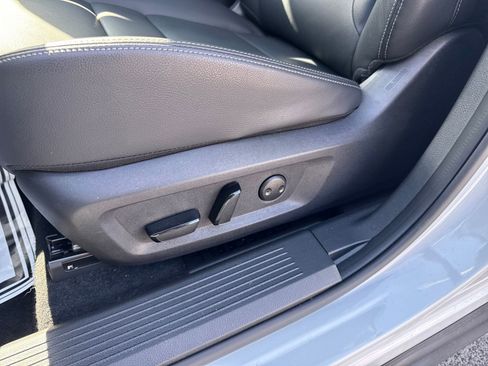 Used 2025 Nissan Rogue SL w/ SL Premium Package image 25