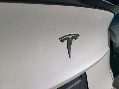 Used 2021 Tesla Model Y 2WD image 7
