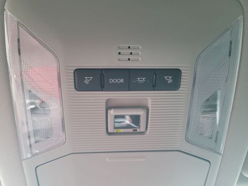 Used 2022 Toyota RAV4 LE AWD/4WD image 19