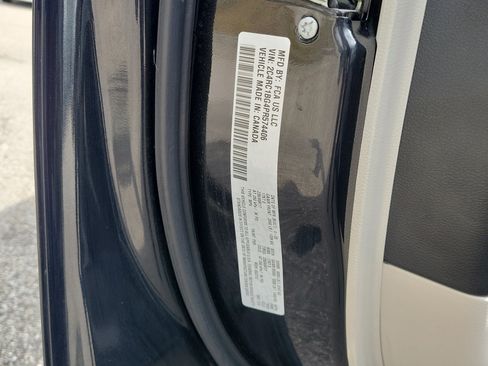 Used 2023 Chrysler Pacifica Touring-L FWD image 31