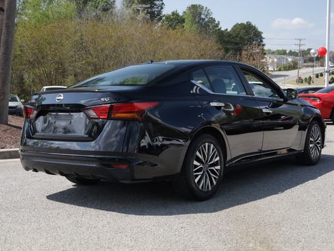 Used 2024 Nissan Altima 2.5 SV image 6