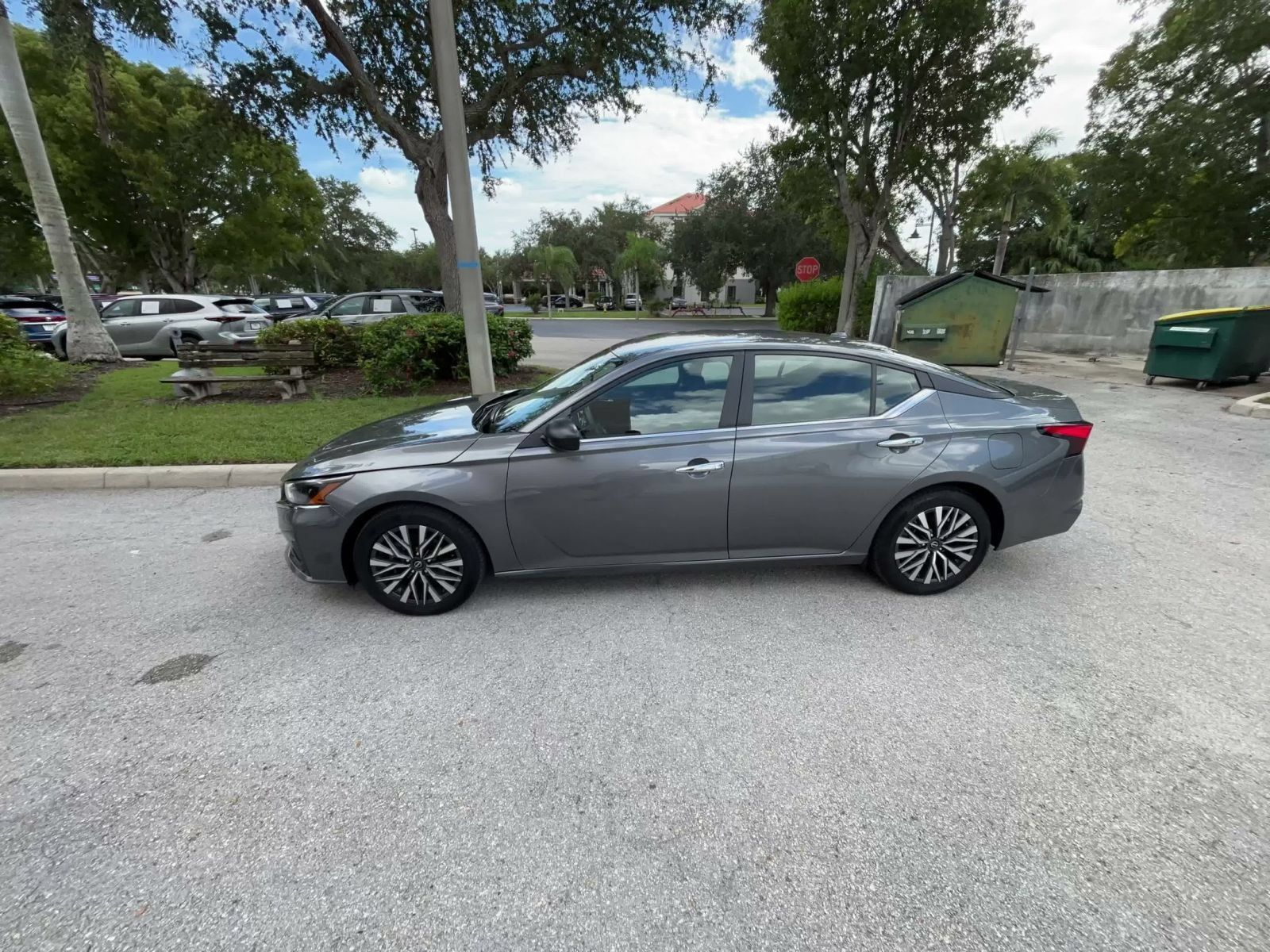 Used 2025 Nissan Altima 2.5 SV FWD image 8