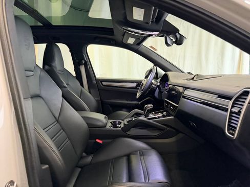 Certified 2023 Porsche Cayenne Platinum Edition AWD/4WD image 13