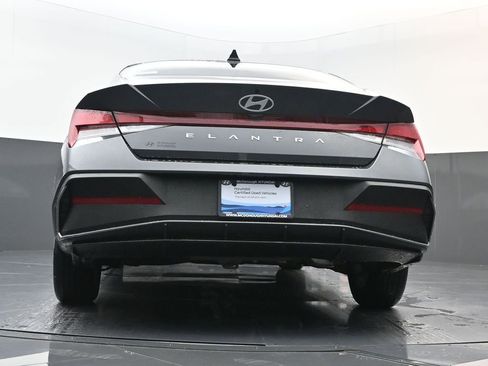 Certified 2026 Hyundai Elantra SE FWD image 24