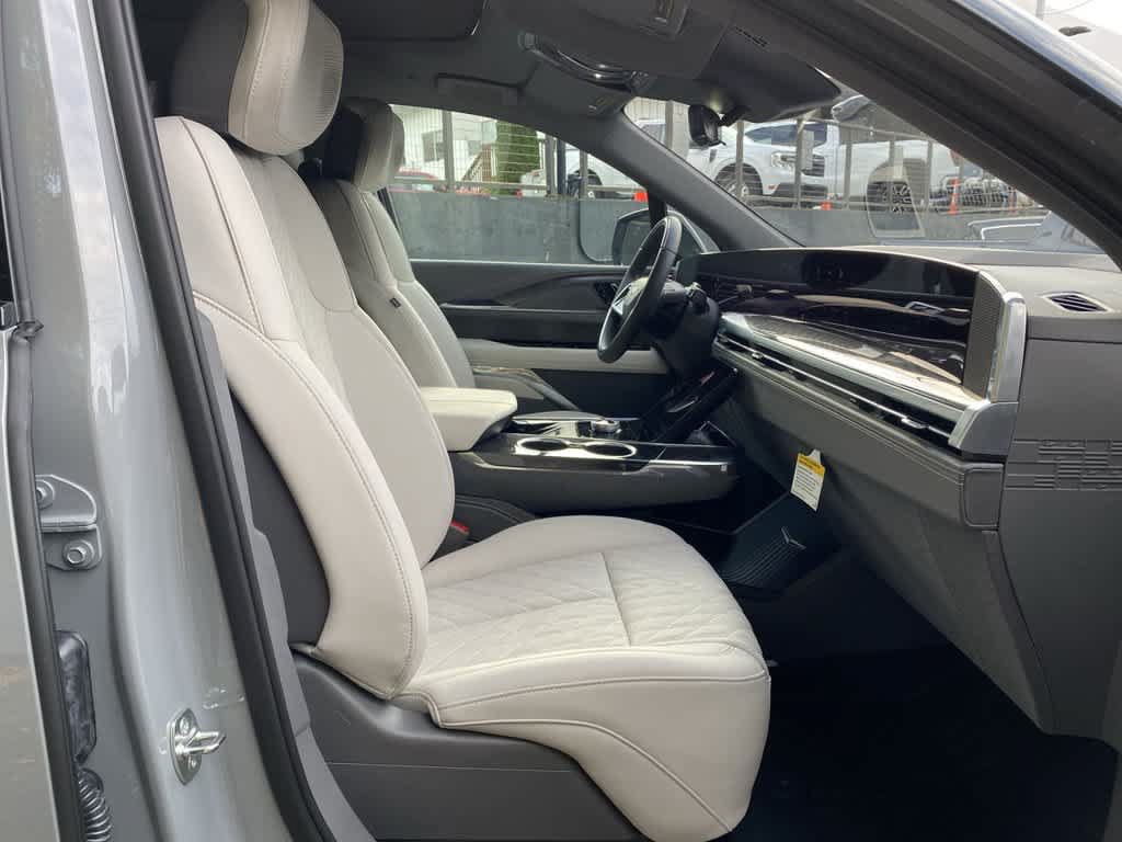 Certified 2026 Cadillac Escalade IQL Sport 1 w/ LPO, ONYX Package AWD/4WD image 20
