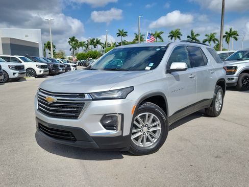Used 2022 Chevrolet Traverse LT FWD image 1