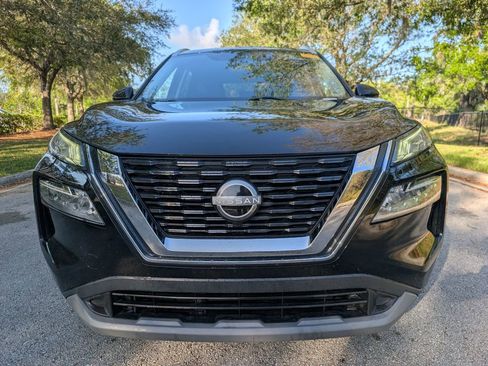 Used 2023 Nissan Rogue SV w/ SV Premium Package image 2