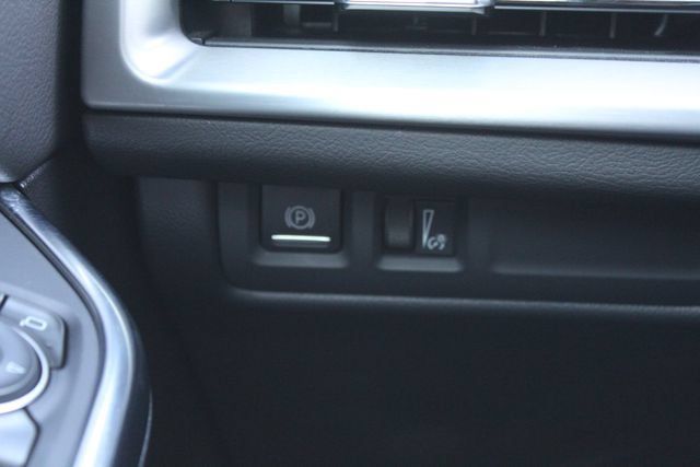 Used 2025 Cadillac XT4 Premium Luxury FWD image 27