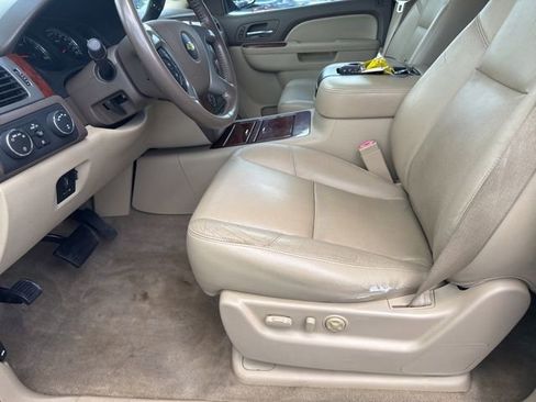 Used 2013 Chevrolet Avalanche LTZ AWD/4WD image 18