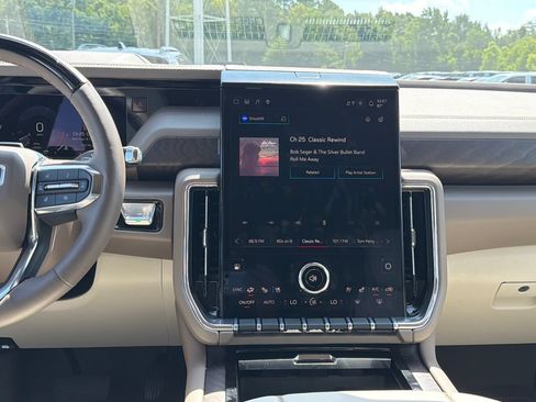 Used 2025 GMC Yukon Denali w/ Denali Reserve Package RWD image 20