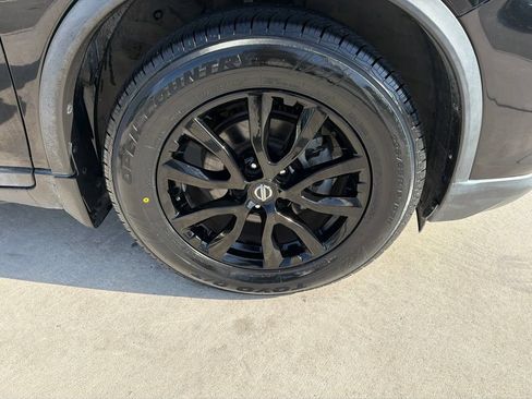 Used 2018 Nissan Rogue SV FWD image 12